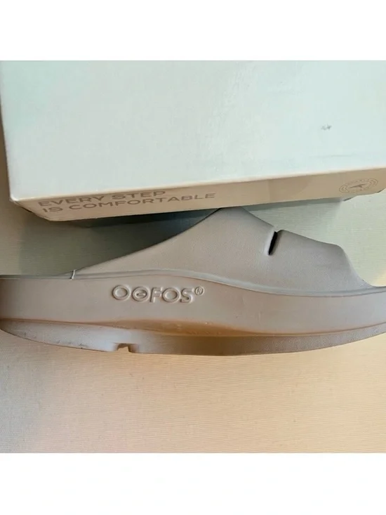 OOFOS Women's Recovery Slide Sandals in Taupe - Picture 9 of 10